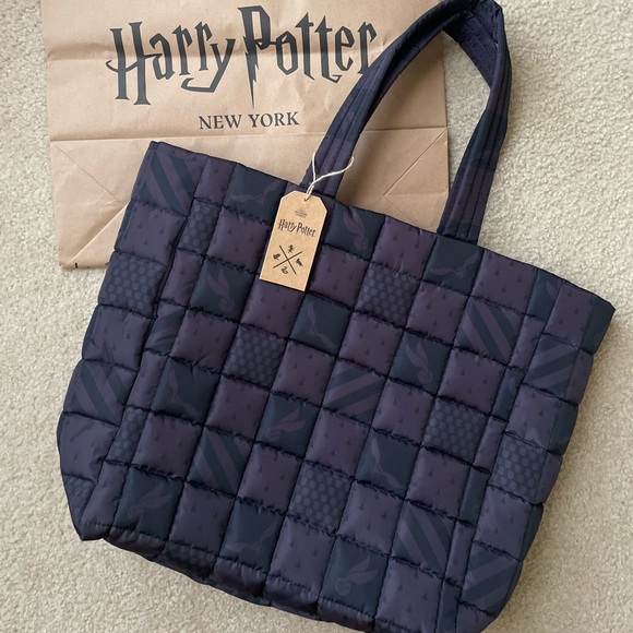 Authentic Harry Potter Athleisure Black Bag from HP store in NY Wizarding World - Picture 1 of 10